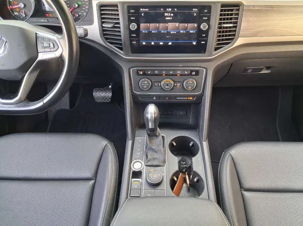 Car image 18