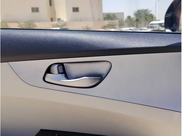 Car image 28