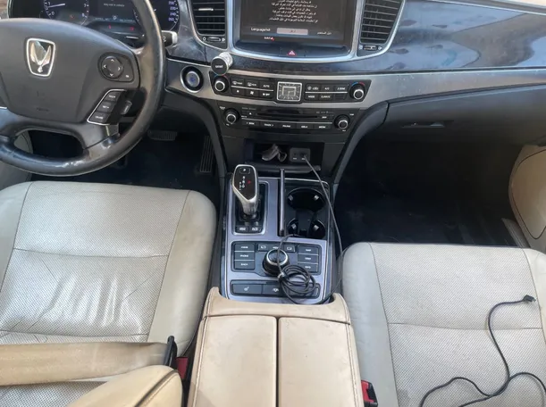 Car image 18