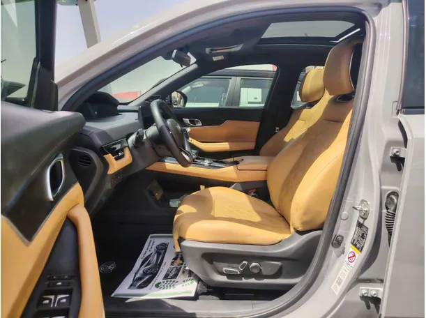 Car image 13