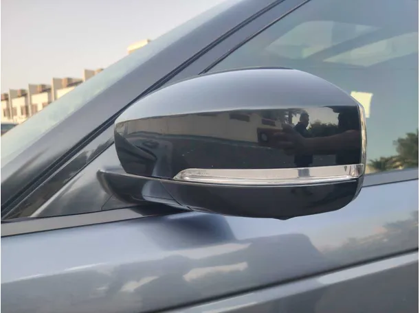 Car image 32