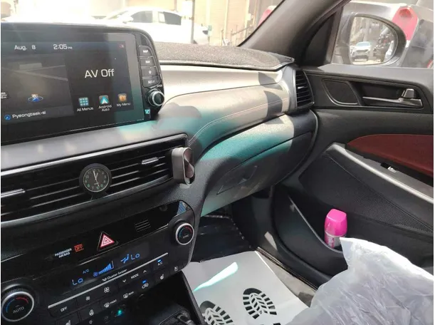 Car image 27