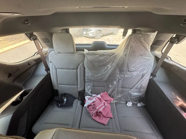 Car image 24