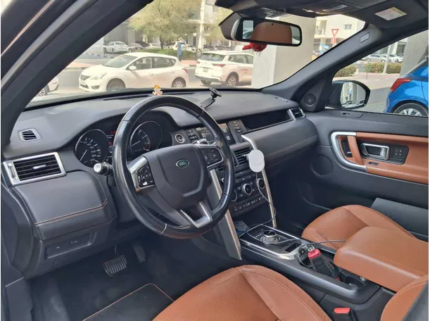 Car image 11