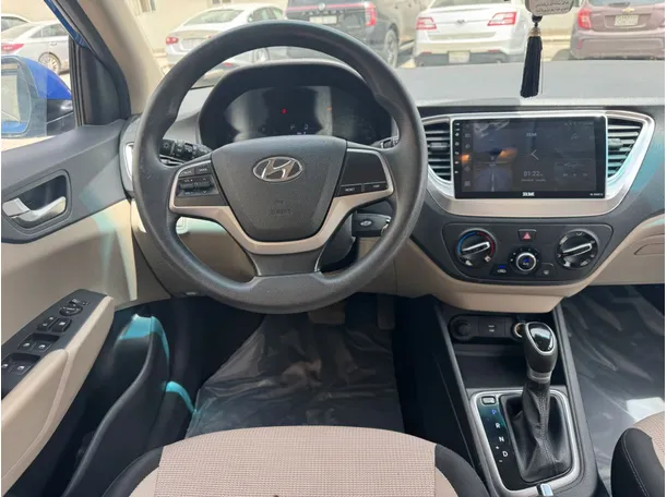 Car image 18