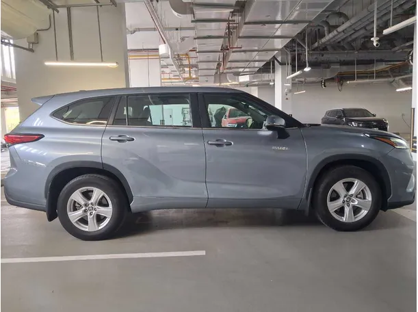 Car image 8