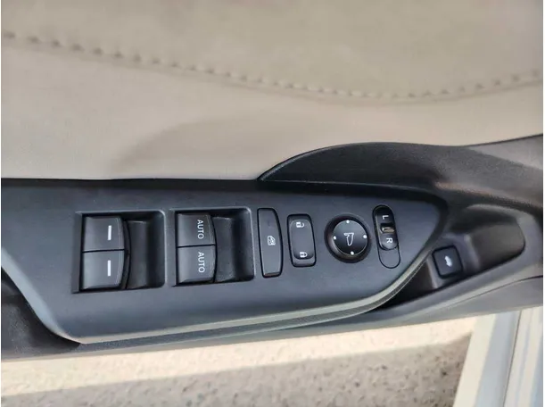 Car image 35
