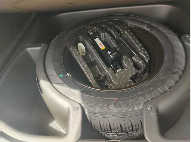 Car image 36