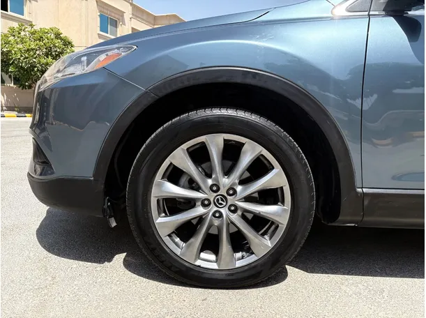 Car image 9