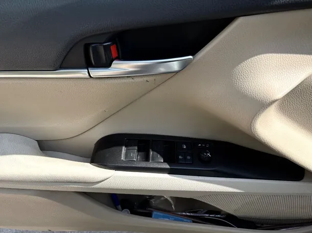 Car image 25