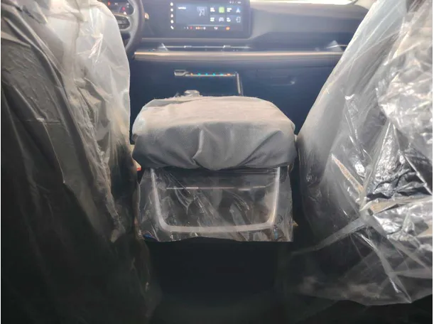 Car image 27