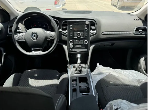 Car image 16