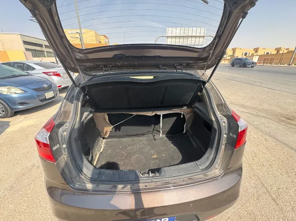 Car image 15