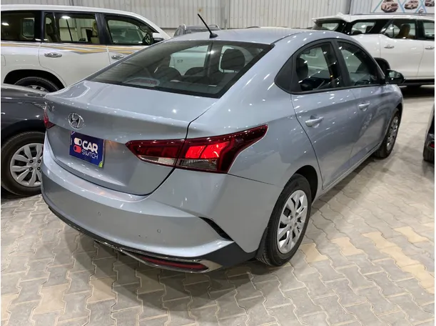Car image 4