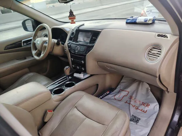 Car image 13
