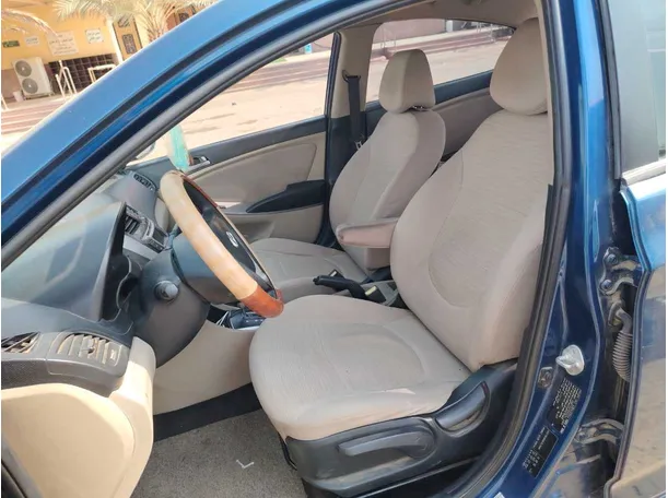 Car image 12