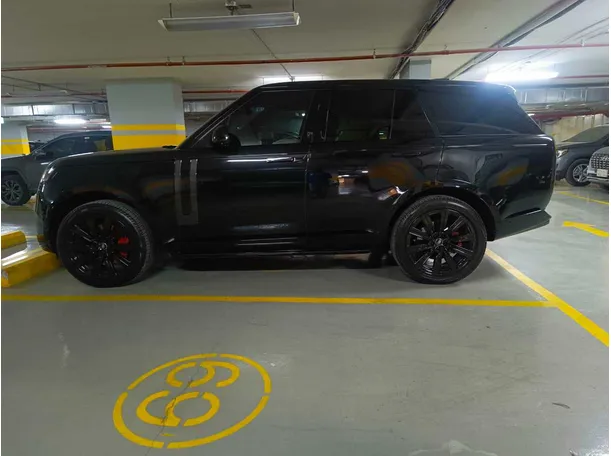 Car image 8
