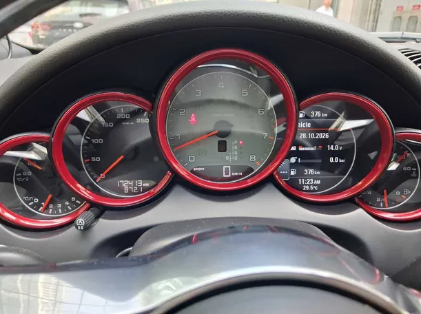 Car image 17