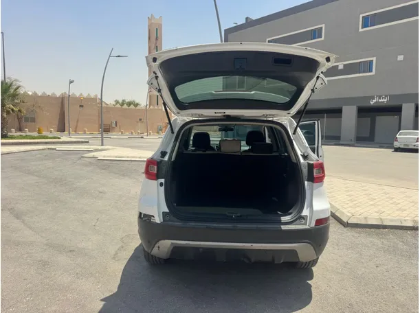 Car image 18