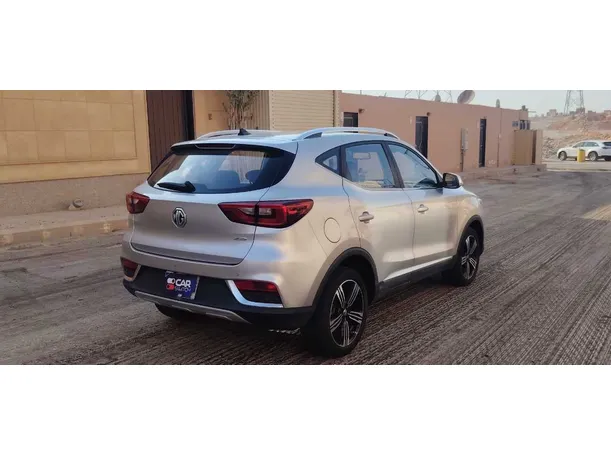 Car image 5