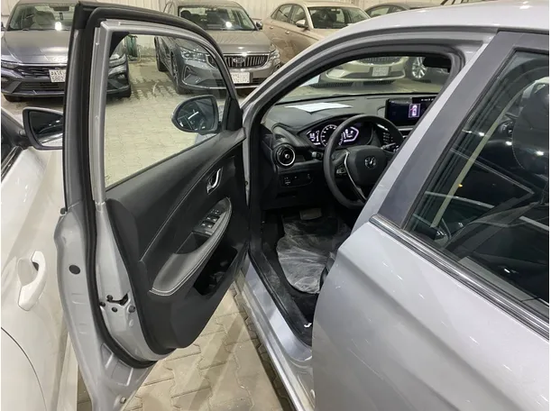 Car image 7