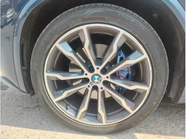 Car image 10