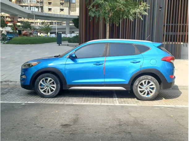 Car image 4