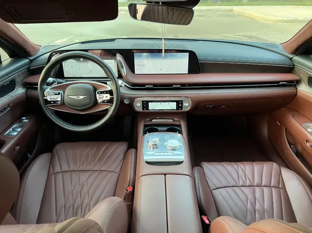 Car image 17