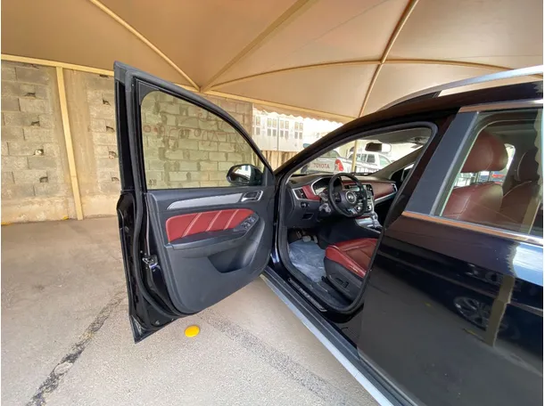 Car image 10