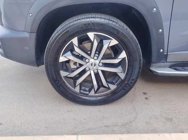 Car image 10