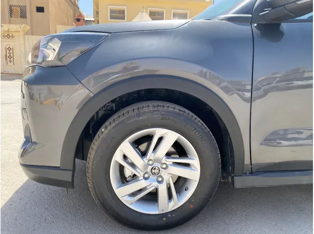 Car image 9