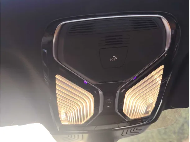 Car image 30