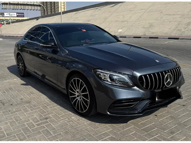 2016 مرسيدس C300 في الإمارات