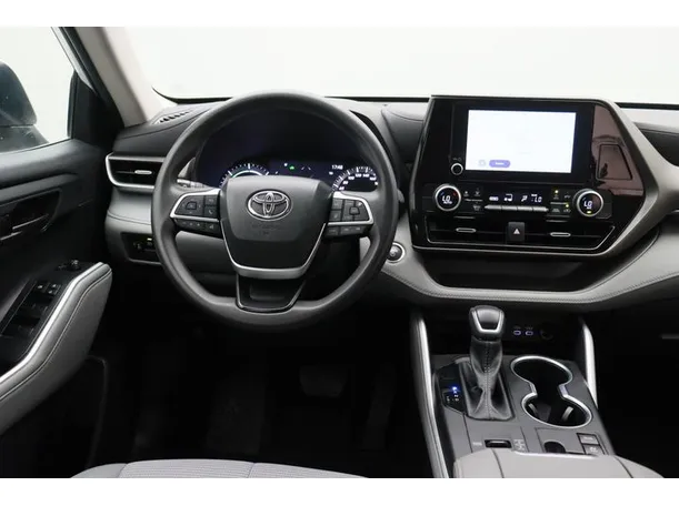 Car image 15