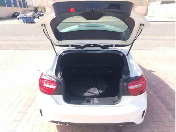 Car image 28