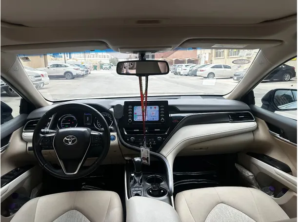Car image 17