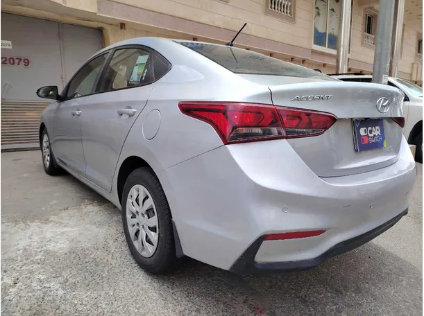 Car image 7