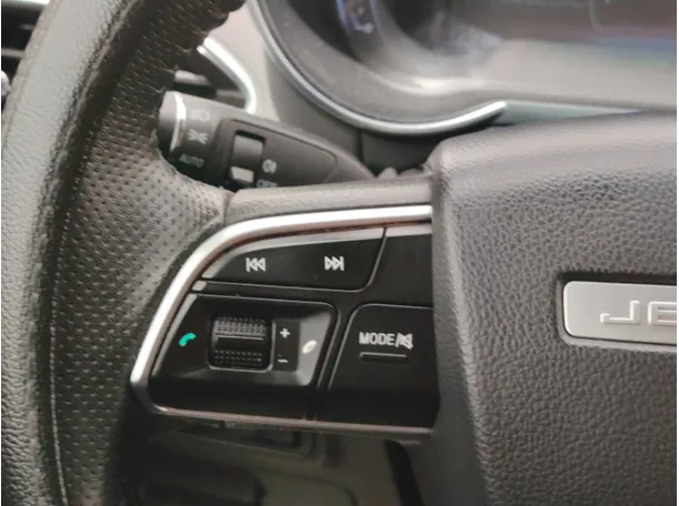Car image 25