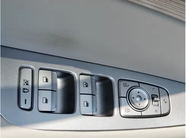 Car image 33
