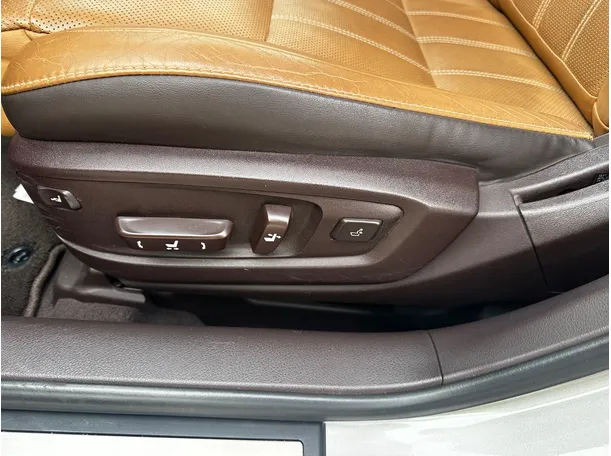 Car image 29