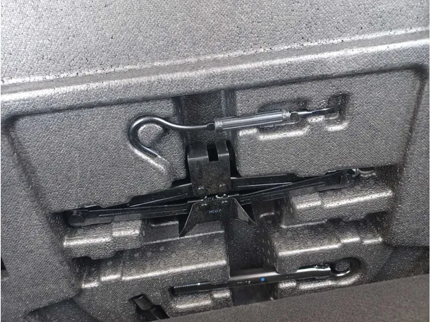 Car image 23