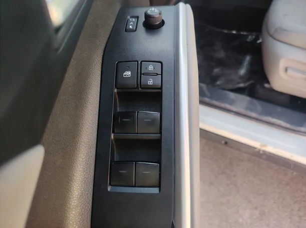 Car image 29