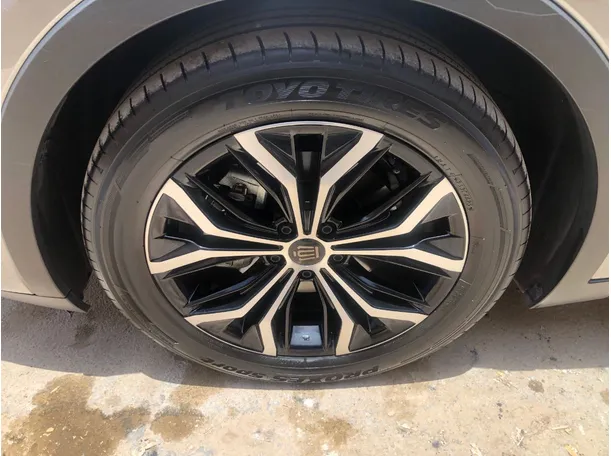 Car image 10