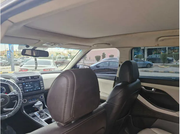 Car image 16