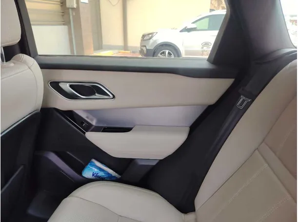 Car image 40