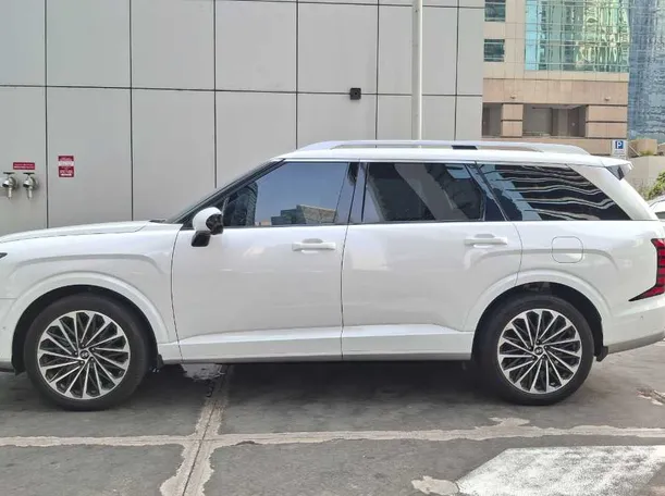 Car image 9