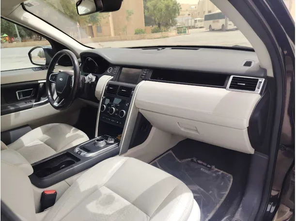 Car image 14