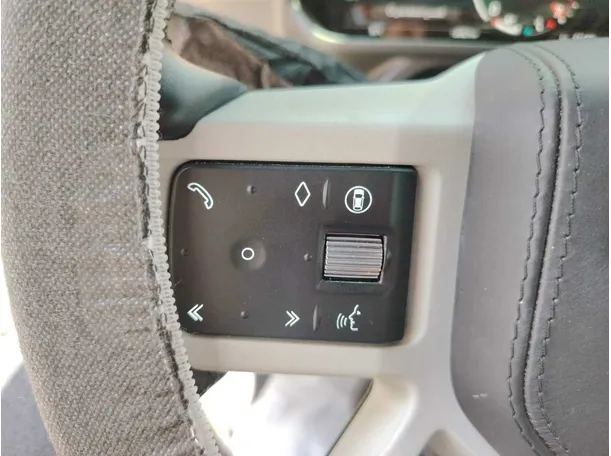Car image 32