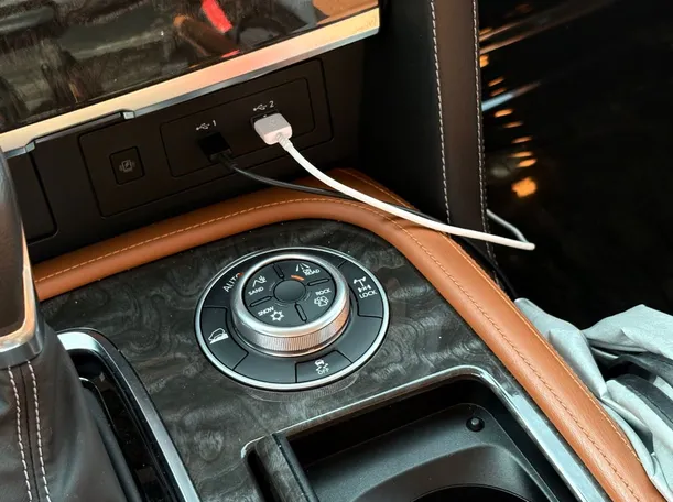 Car image 22