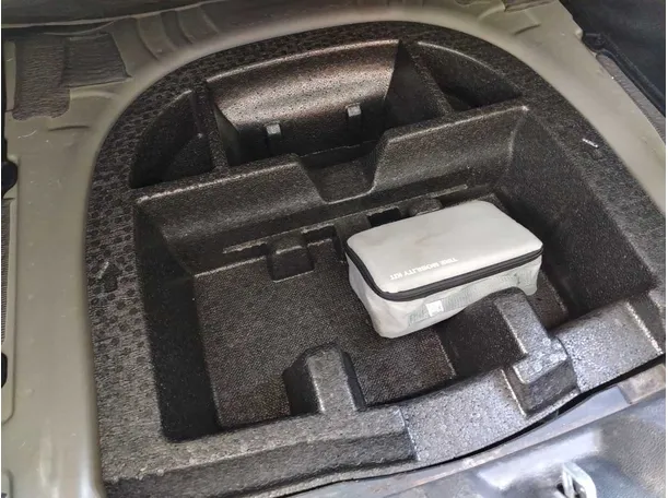 Car image 34